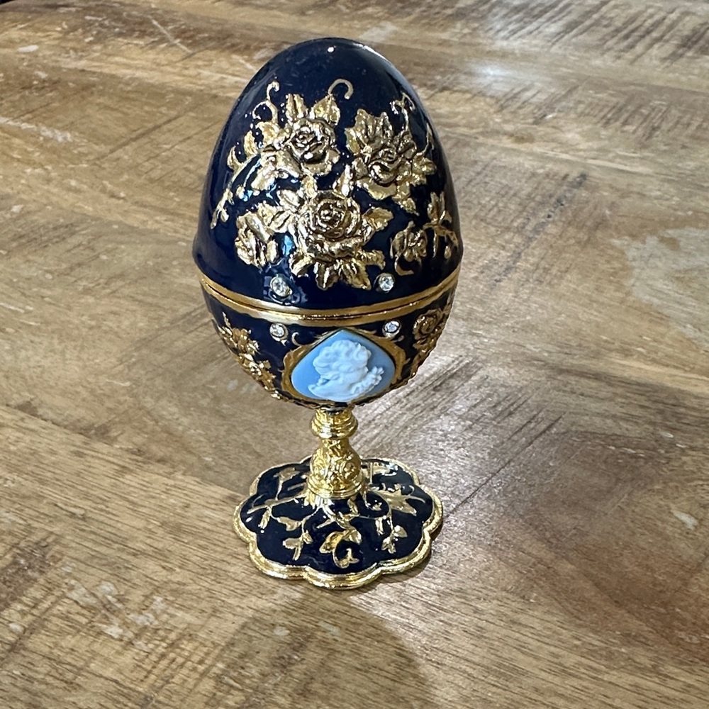 Krischerco Blue and Gold Jeweled Ring Egg Rare